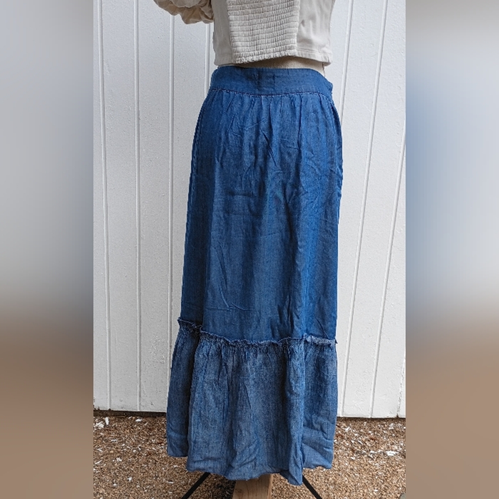 SOLD! NWT Adorable 😍 Prairiecore Maxi Skirt Denim Colored Two Toned Tiered. - Picture 8 of 15